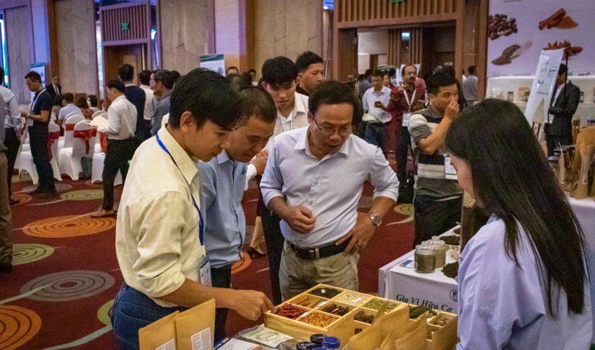 VIPO代表参加供应商博览会